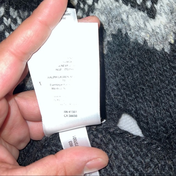 Ralph Lauren Sweater. - Picture 7 of 7